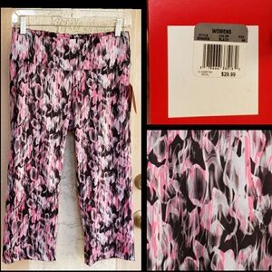 NEW $29 women print capri exercise pants MEDIUM
